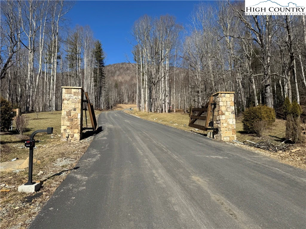 Image number 13 for the current listing
