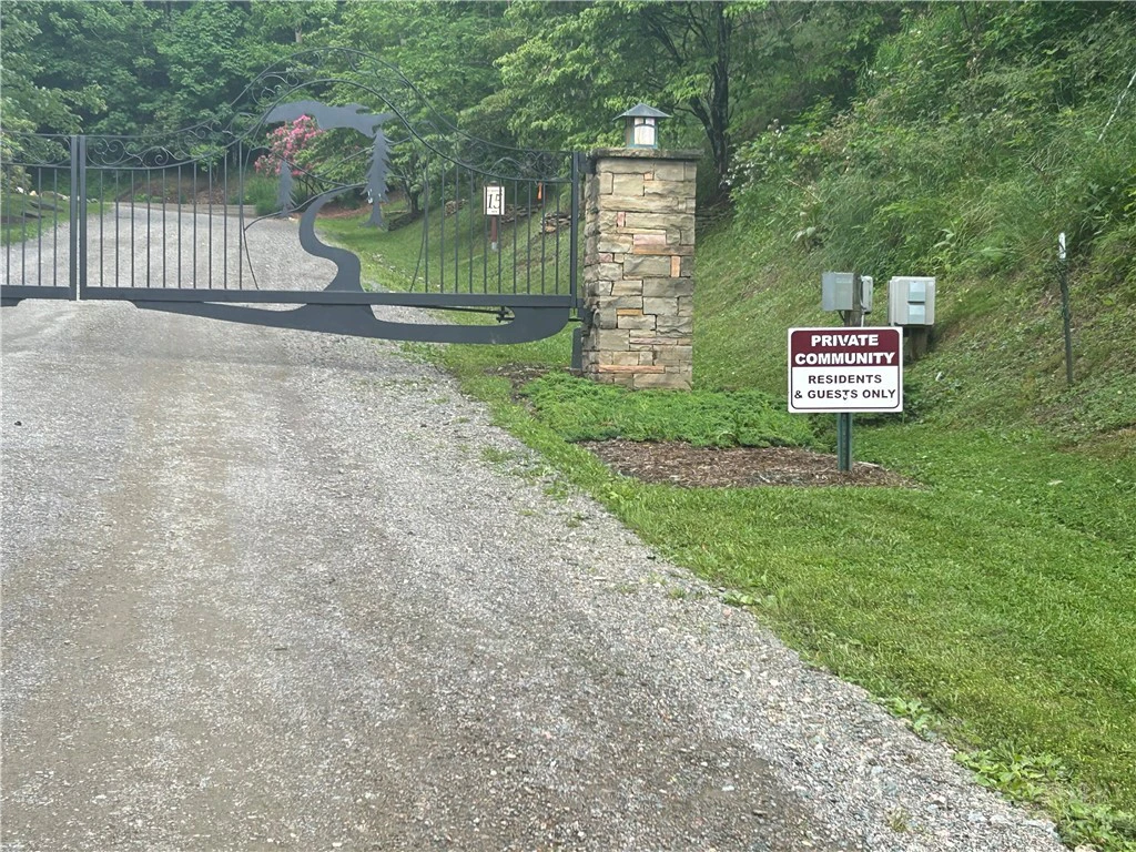 Image number 14 for the current listing