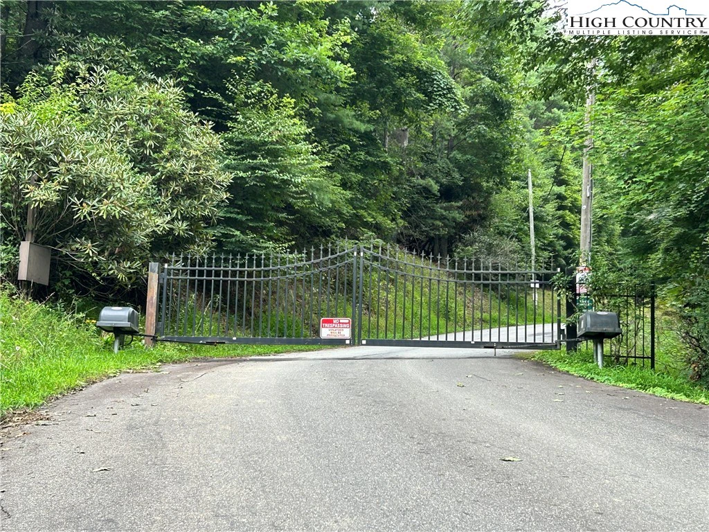 Image number 3 for the current listing