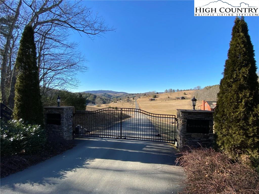 Image number 1 for the current listing