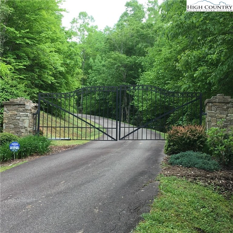 Image number 15 for the current listing