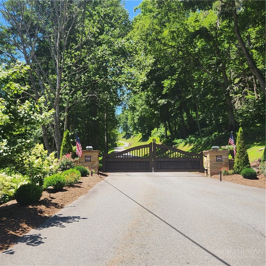 Image number 2 for the current listing