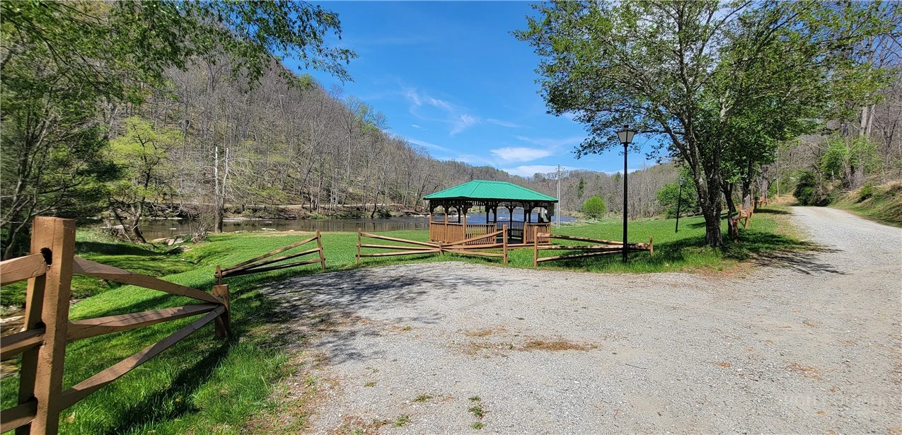 Image number 8 for the current listing