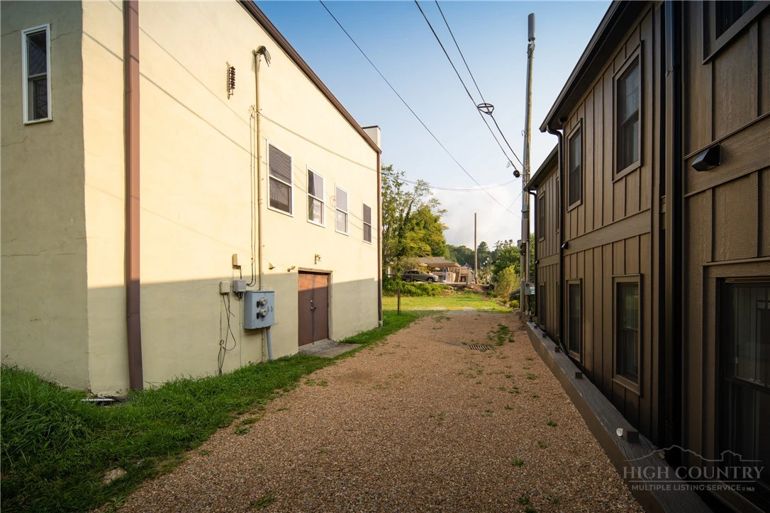 Image number 14 for the current listing