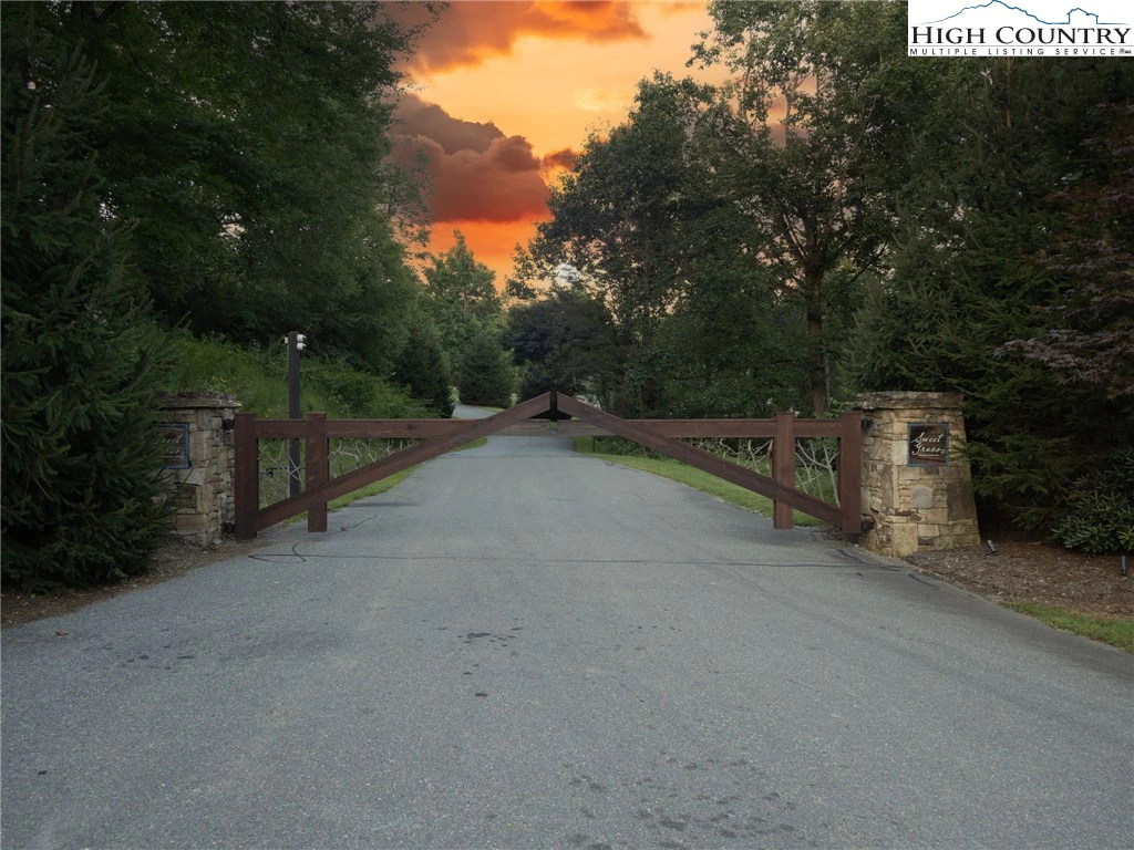 Image number 20 for the current listing