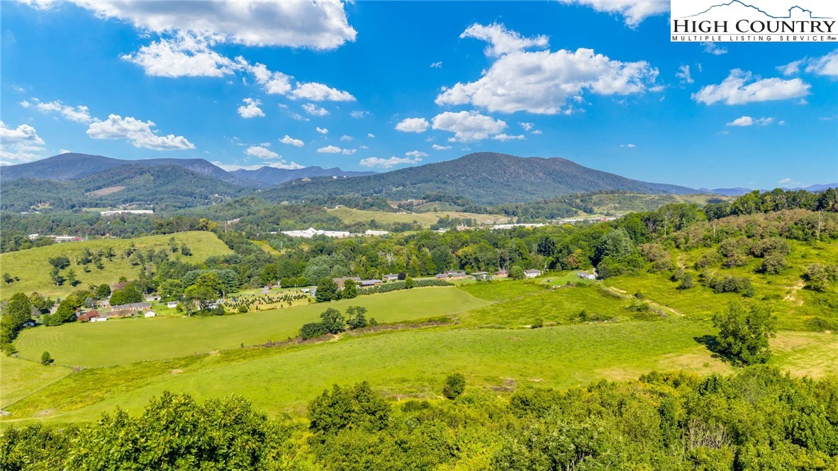 Image number 19 for the current listing