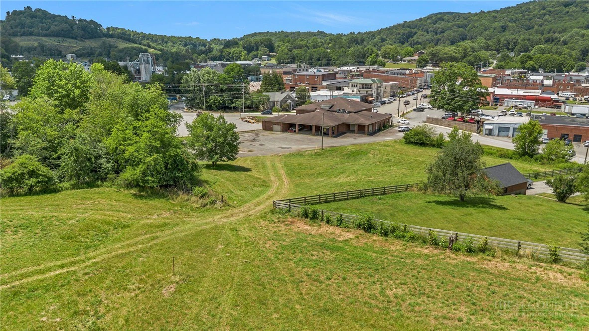Image number 16 for the current listing
