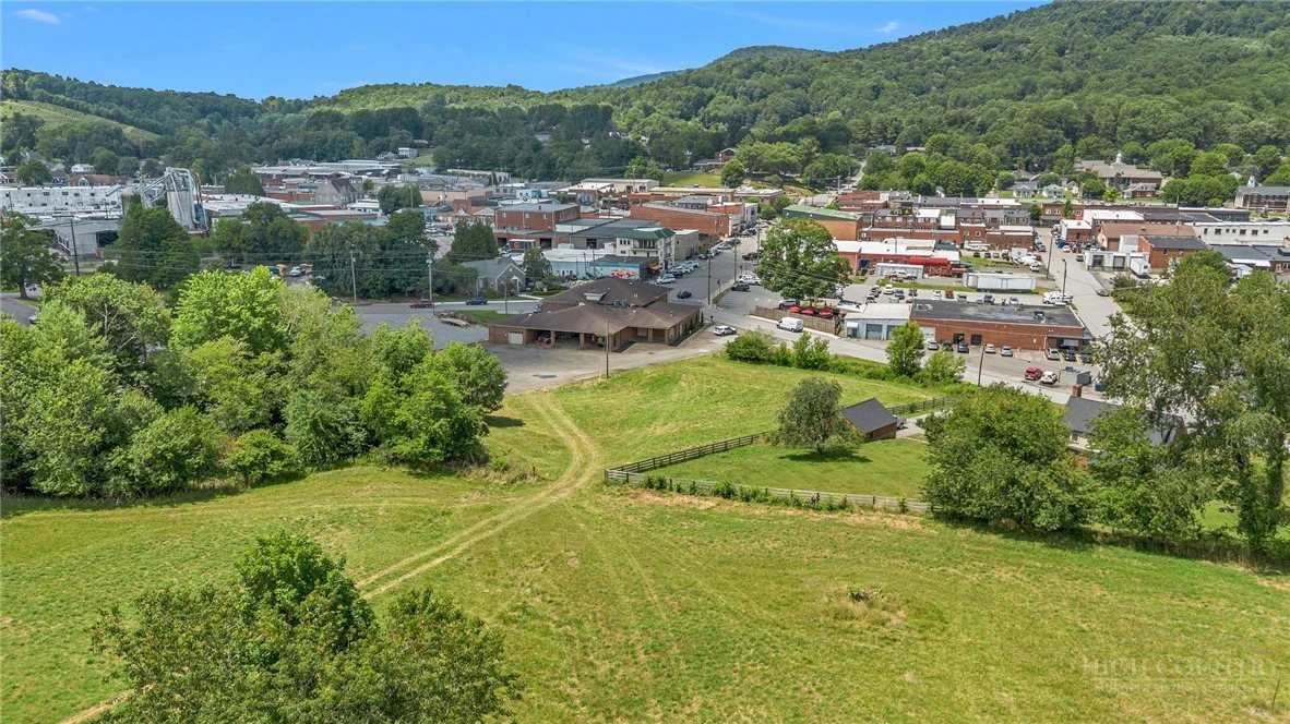 Image number 17 for the current listing