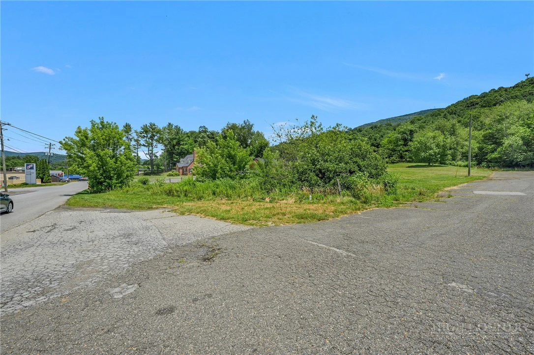 Image number 22 for the current listing