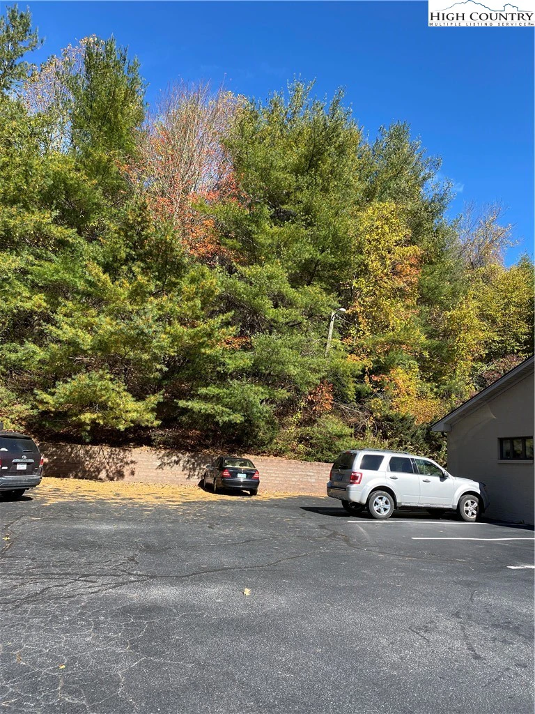 Image number 16 for the current listing