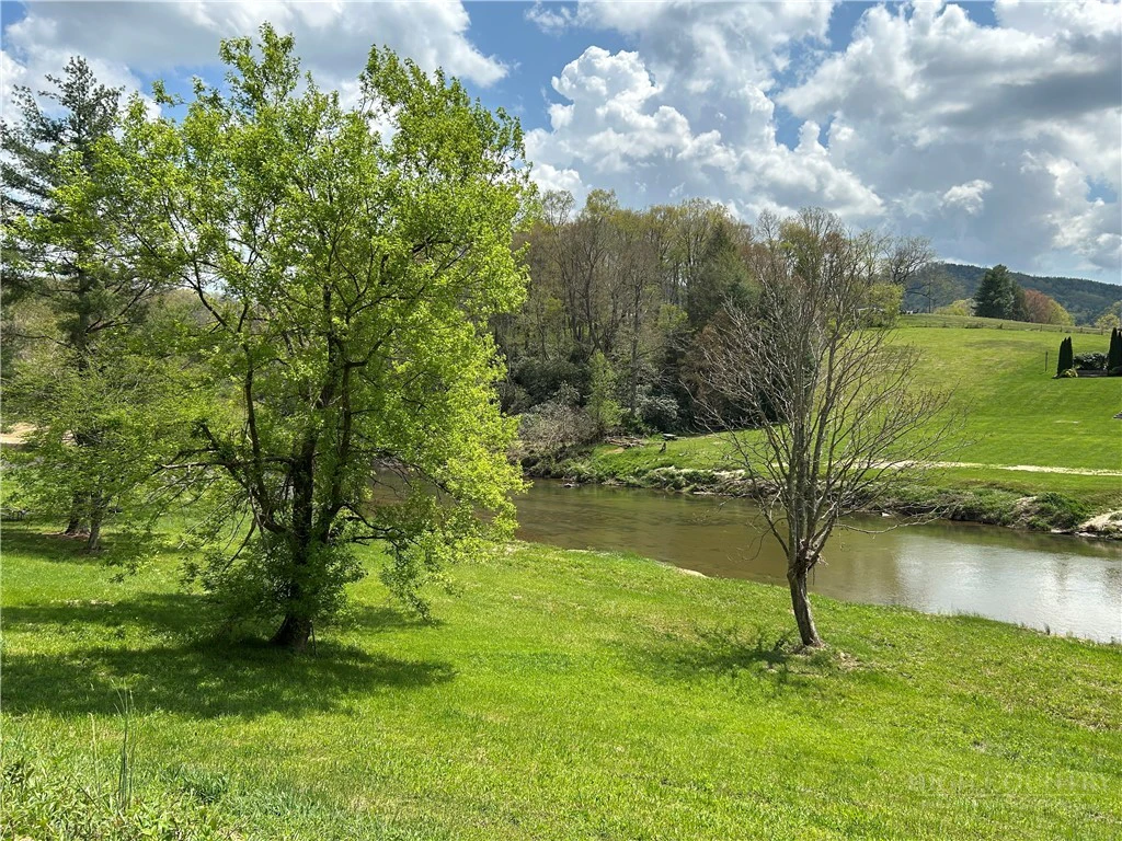 Image number 9 for the current listing