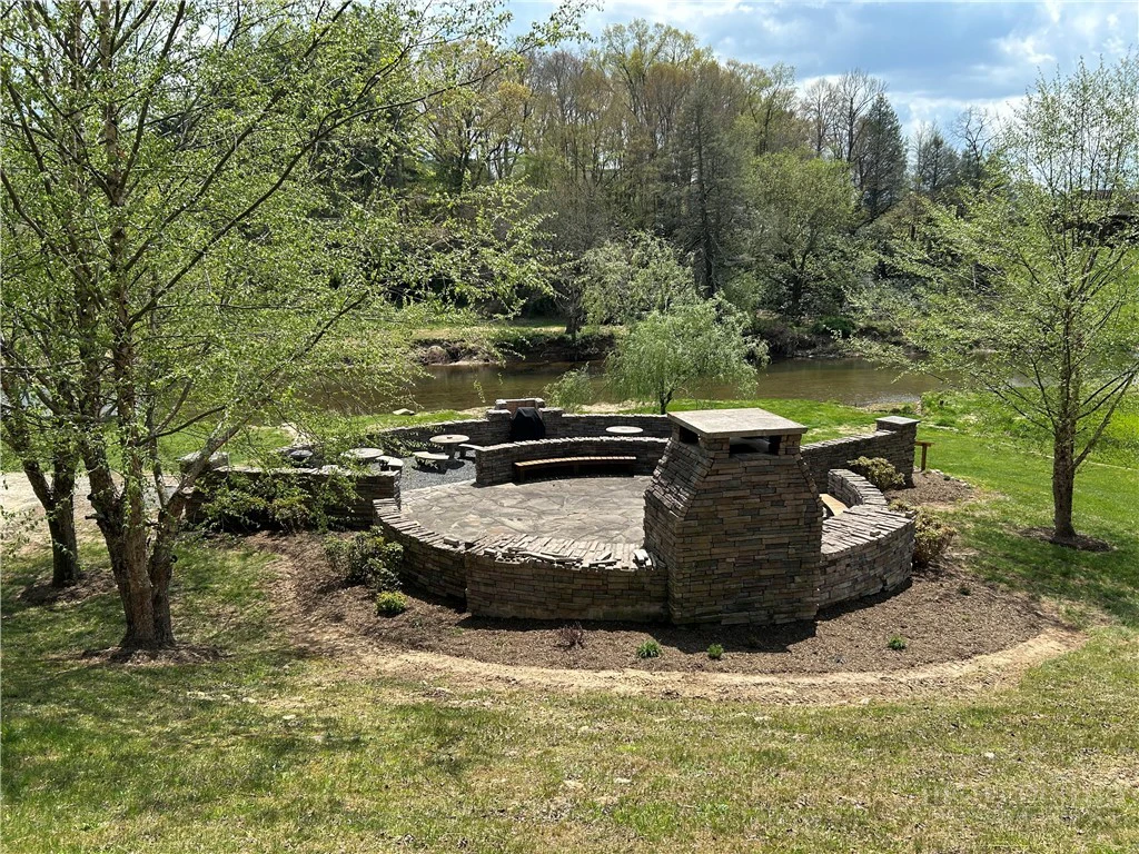 Image number 21 for the current listing