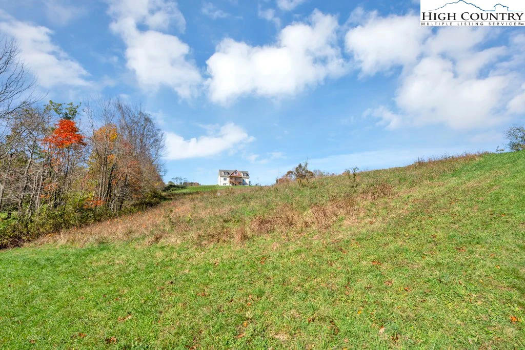 Image number 15 for the current listing