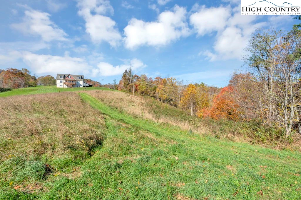 Image number 14 for the current listing