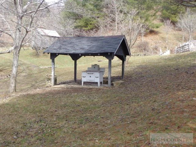 Image number 10 for the current listing