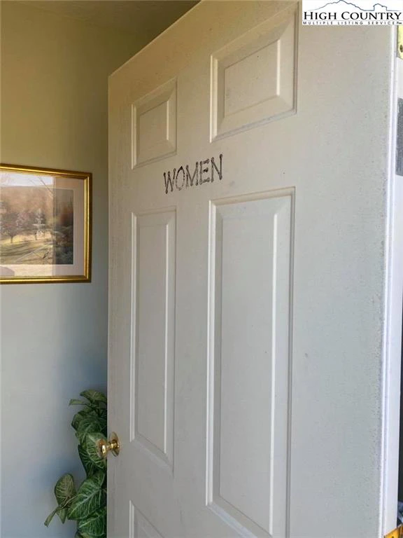 Image number 5 for the current listing