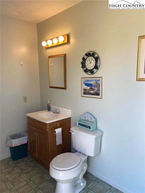 Image number 4 for the current listing