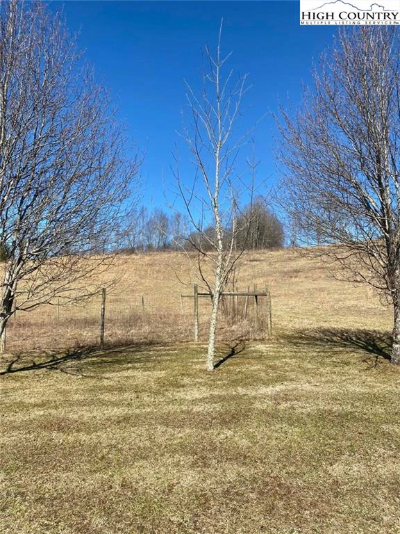 Image number 3 for the current listing