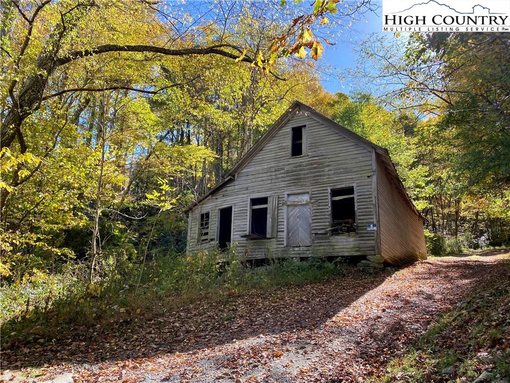 Image number 17 for the current listing
