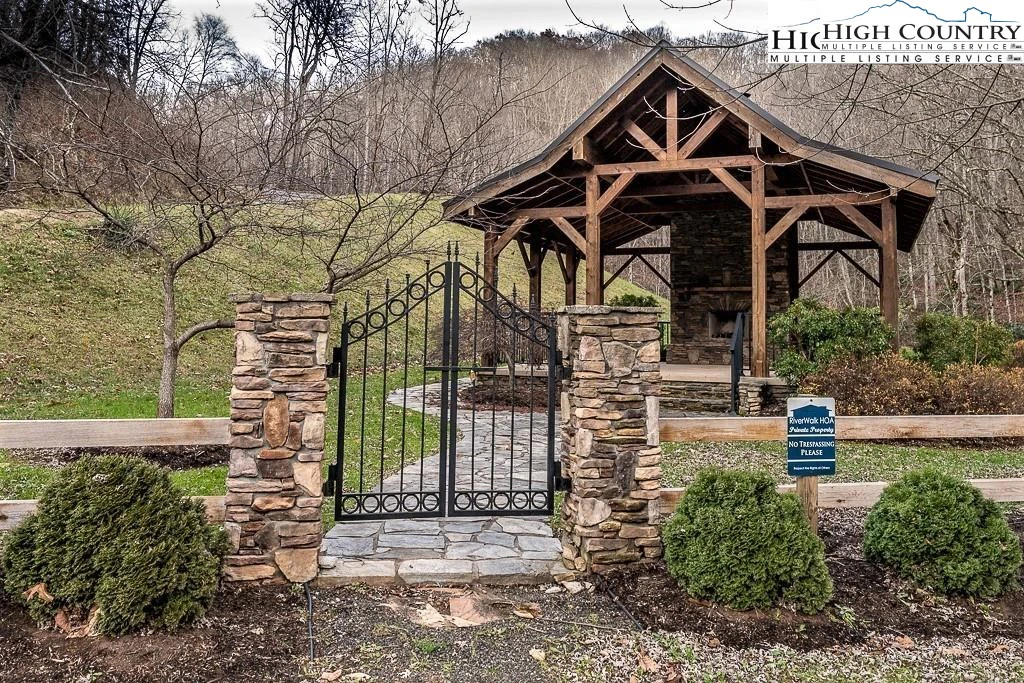 Image number 8 for the current listing