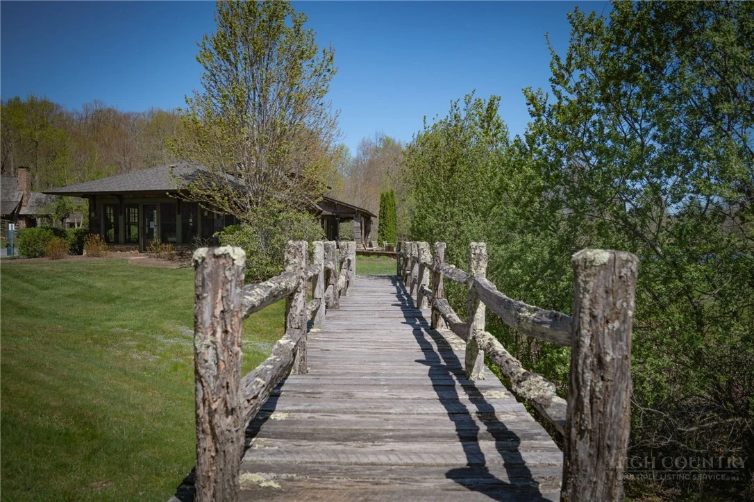 Image number 10 for the current listing