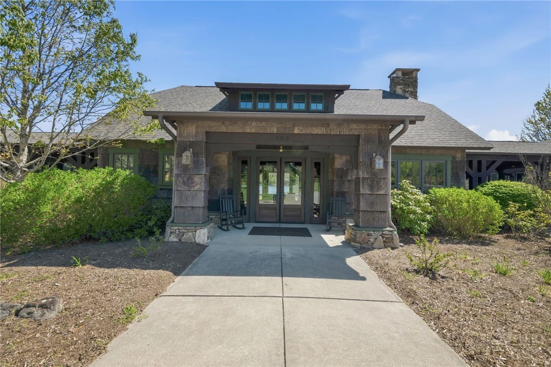 Image number 14 for the current listing