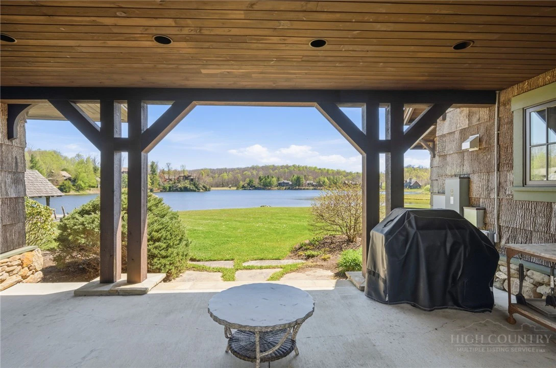 Image number 15 for the current listing
