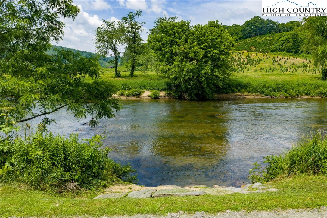 Image number 13 for the current listing