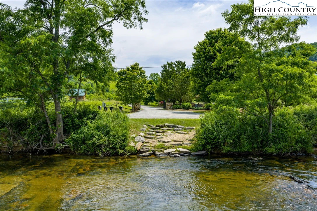 Image number 11 for the current listing