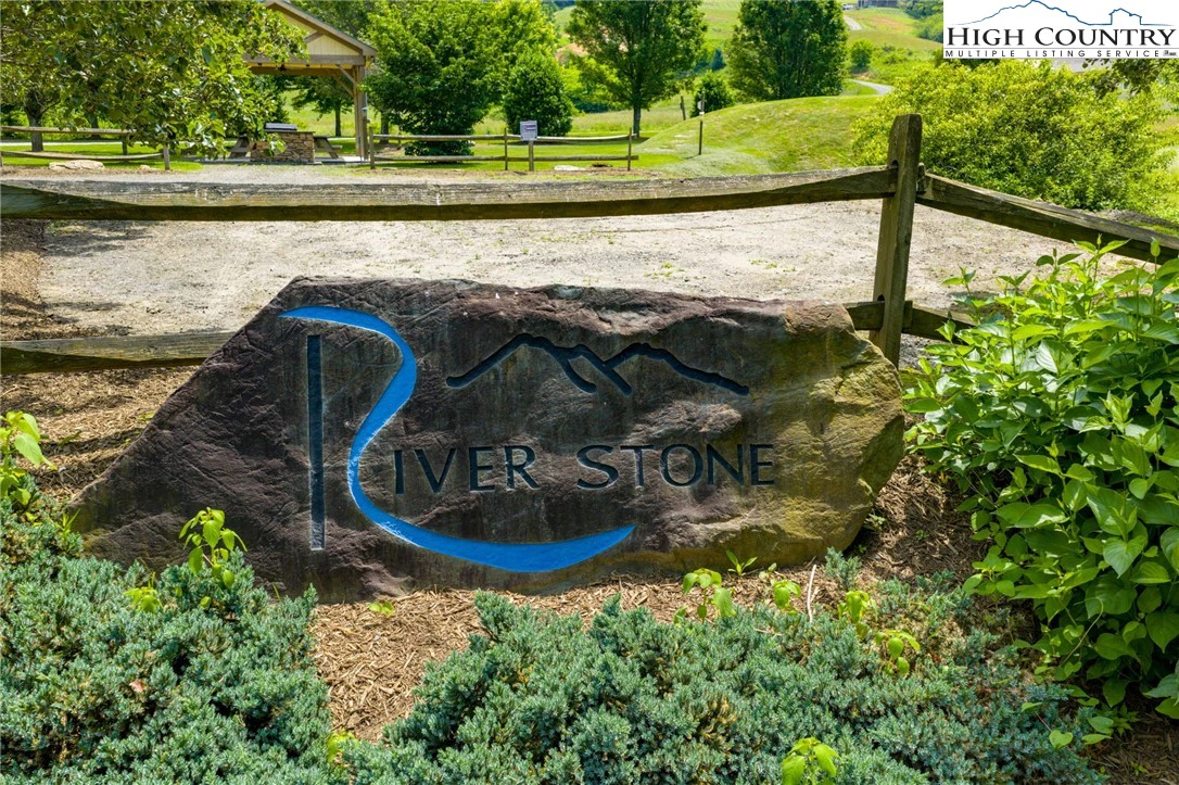 Image number 9 for the current listing