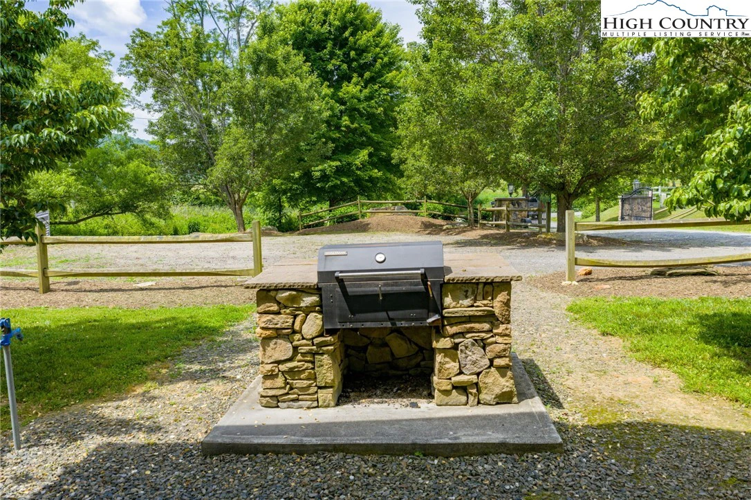 Image number 5 for the current listing