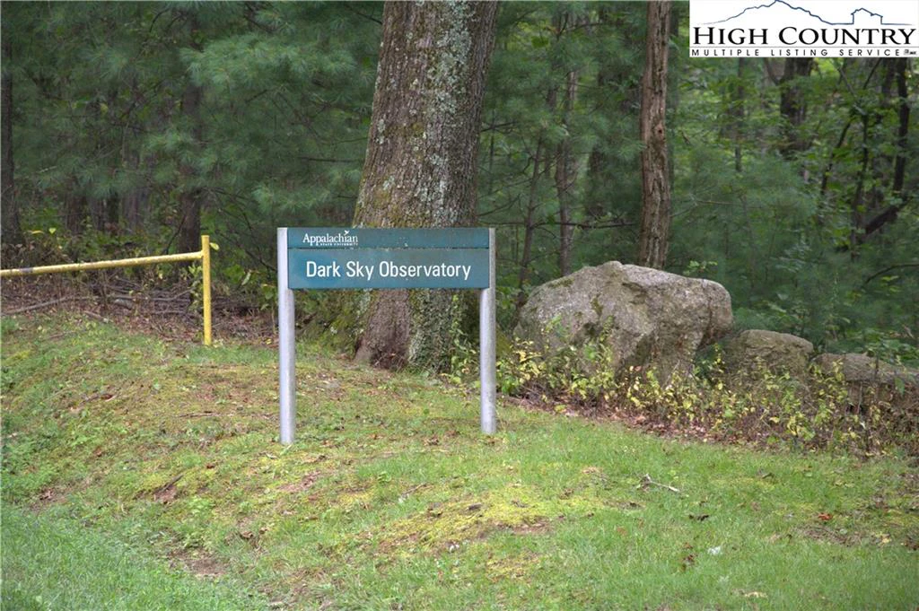 Image number 13 for the current listing