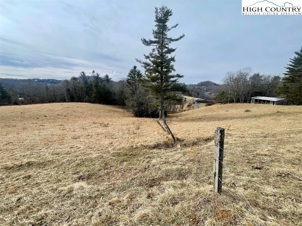 Image number 15 for the current listing