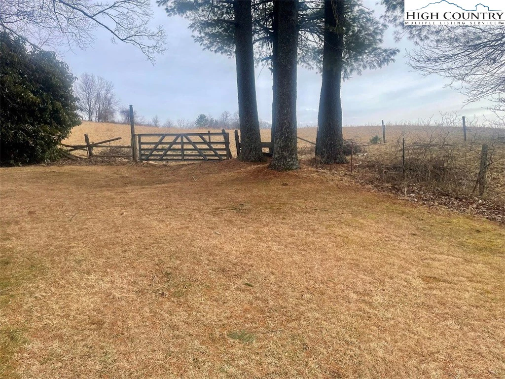 Image number 9 for the current listing