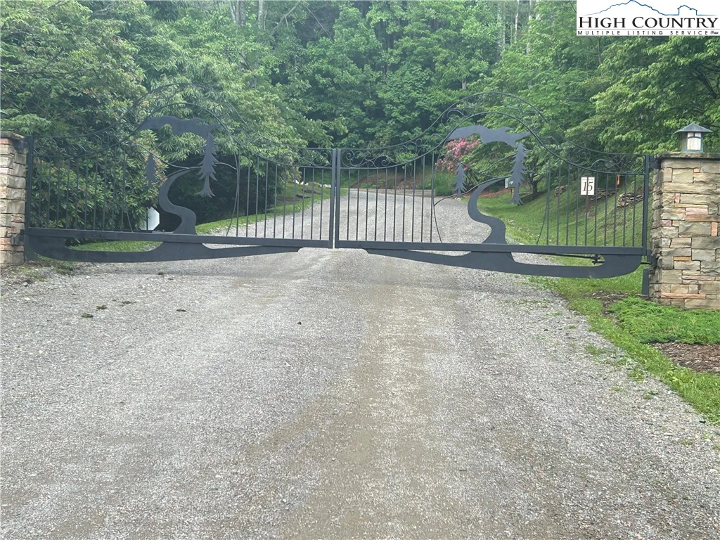 Image number 16 for the current listing