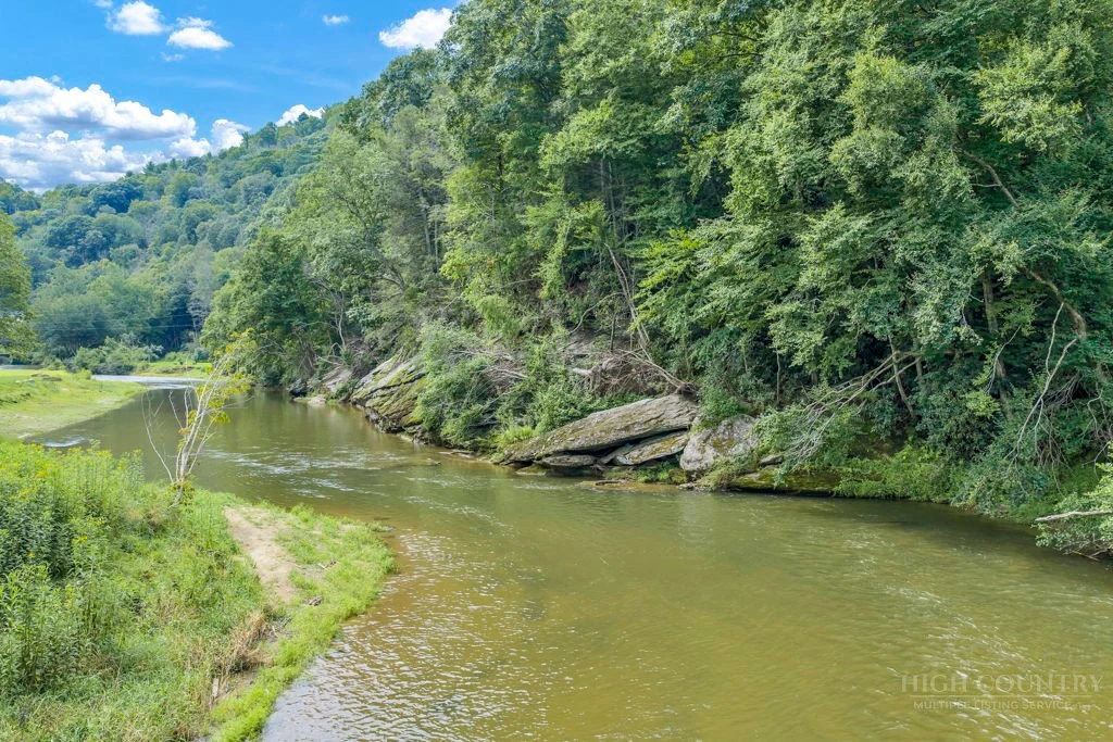 Image number 3 for the current listing