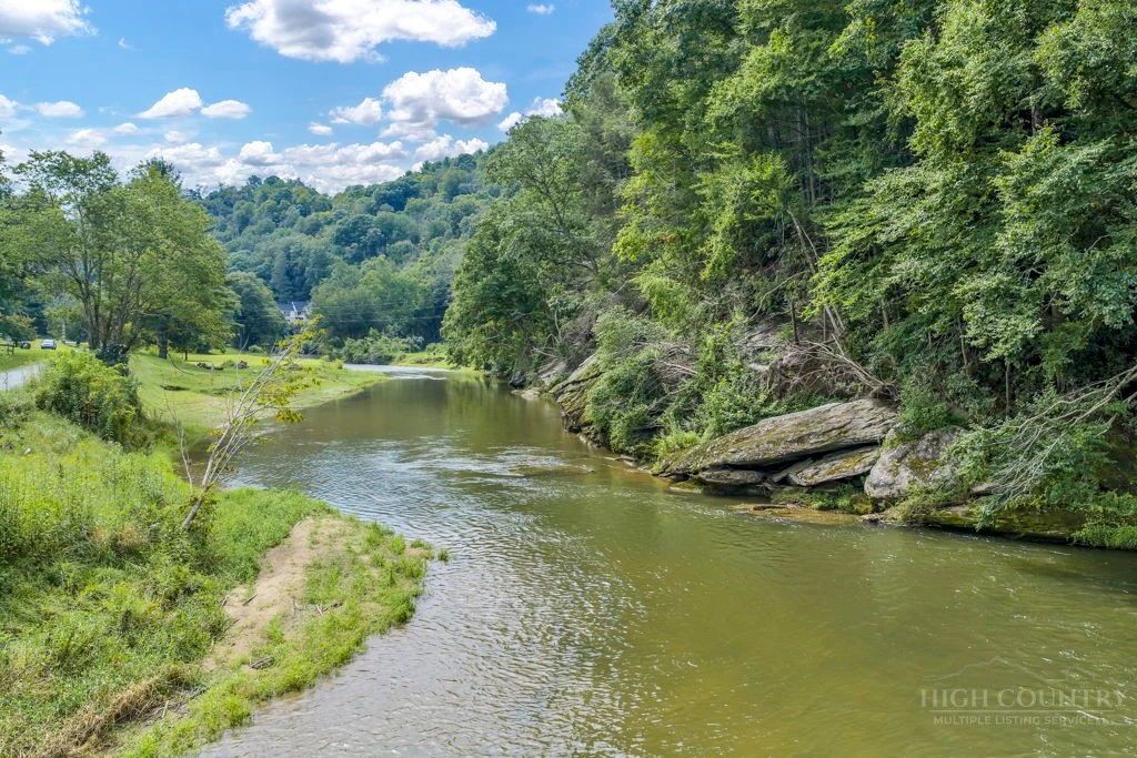 Image number 4 for the current listing