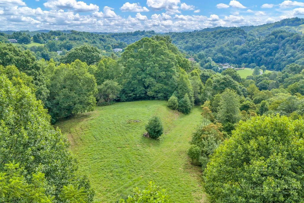 Image number 15 for the current listing
