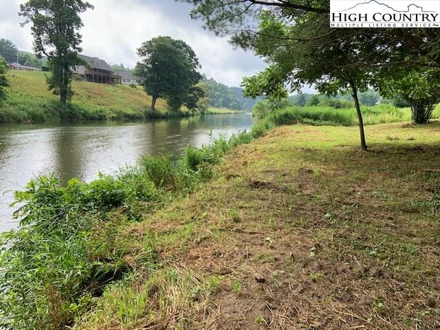 Image number 1 for the current listing
