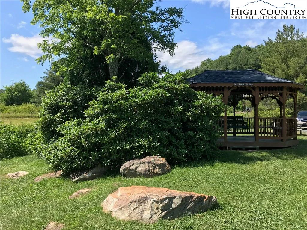 Image number 13 for the current listing
