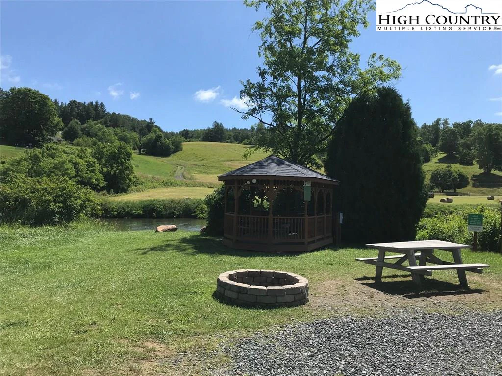 Image number 11 for the current listing