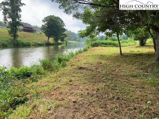 Image number 19 for the current listing
