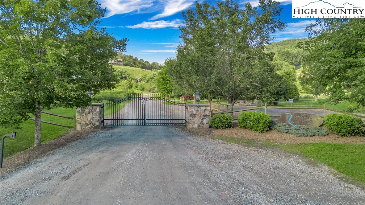 Image number 19 for the current listing