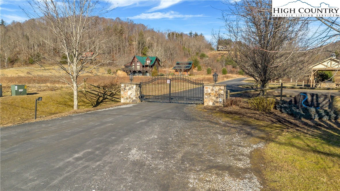 Image number 13 for the current listing