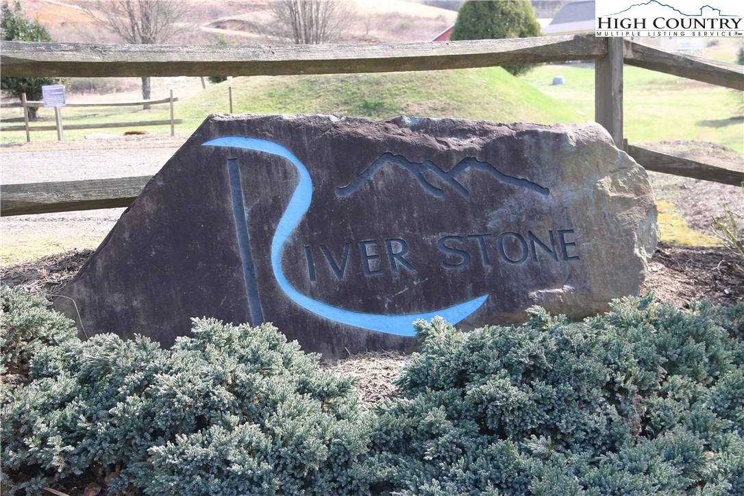 Image number 18 for the current listing