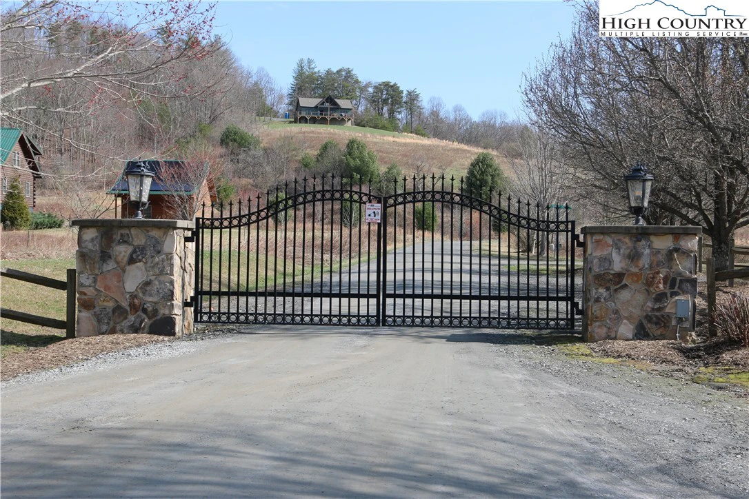 Image number 17 for the current listing