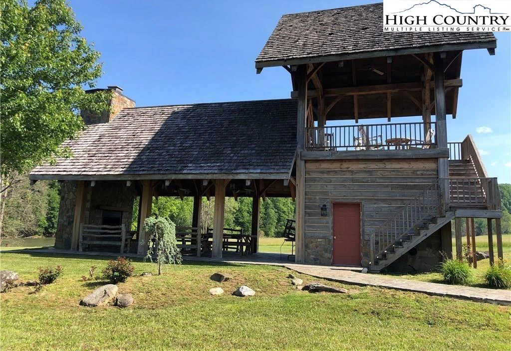 Image number 15 for the current listing