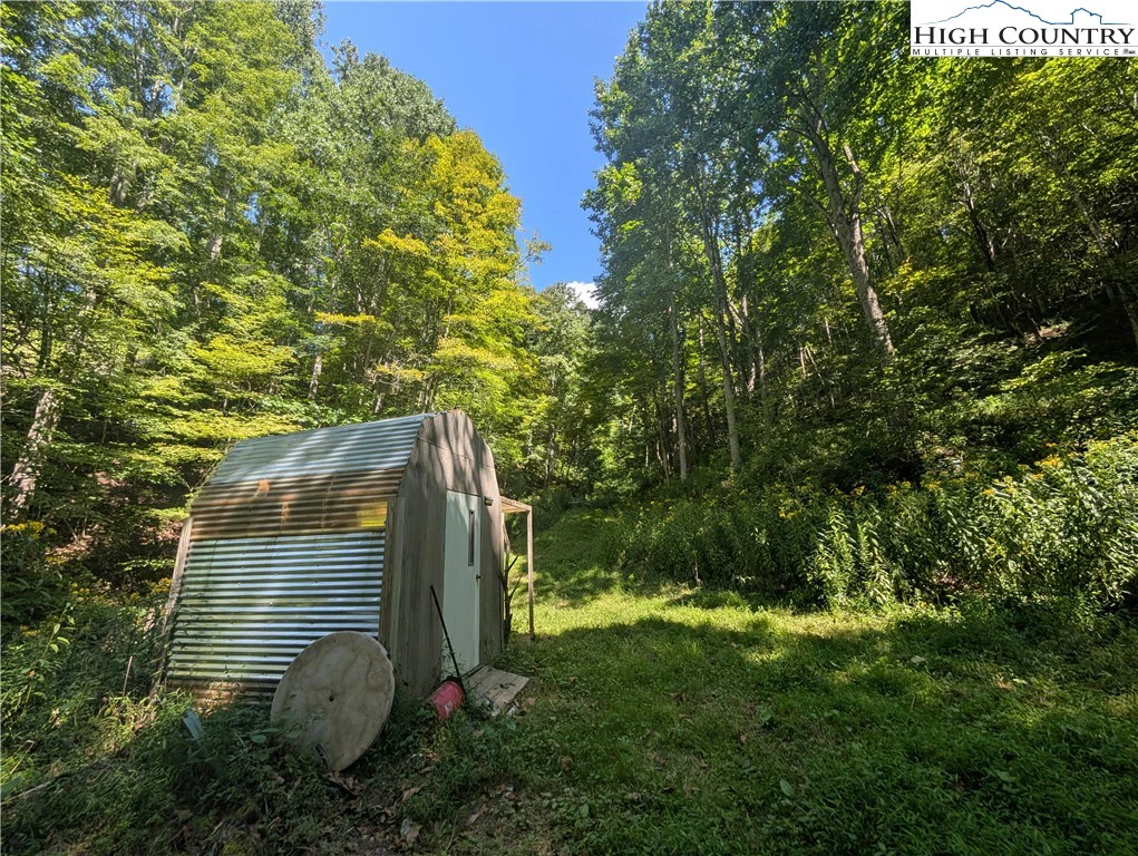 Image number 21 for the current listing