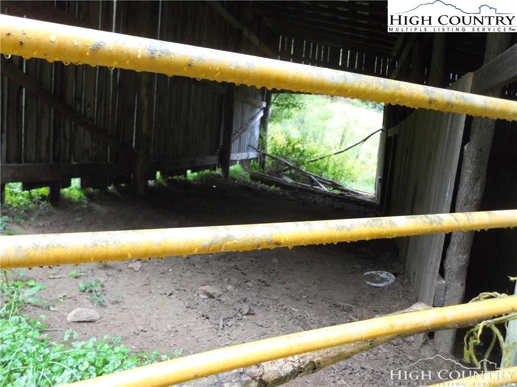 Image number 8 for the current listing