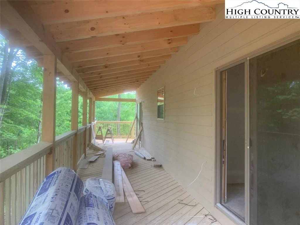 Image number 11 for the current listing
